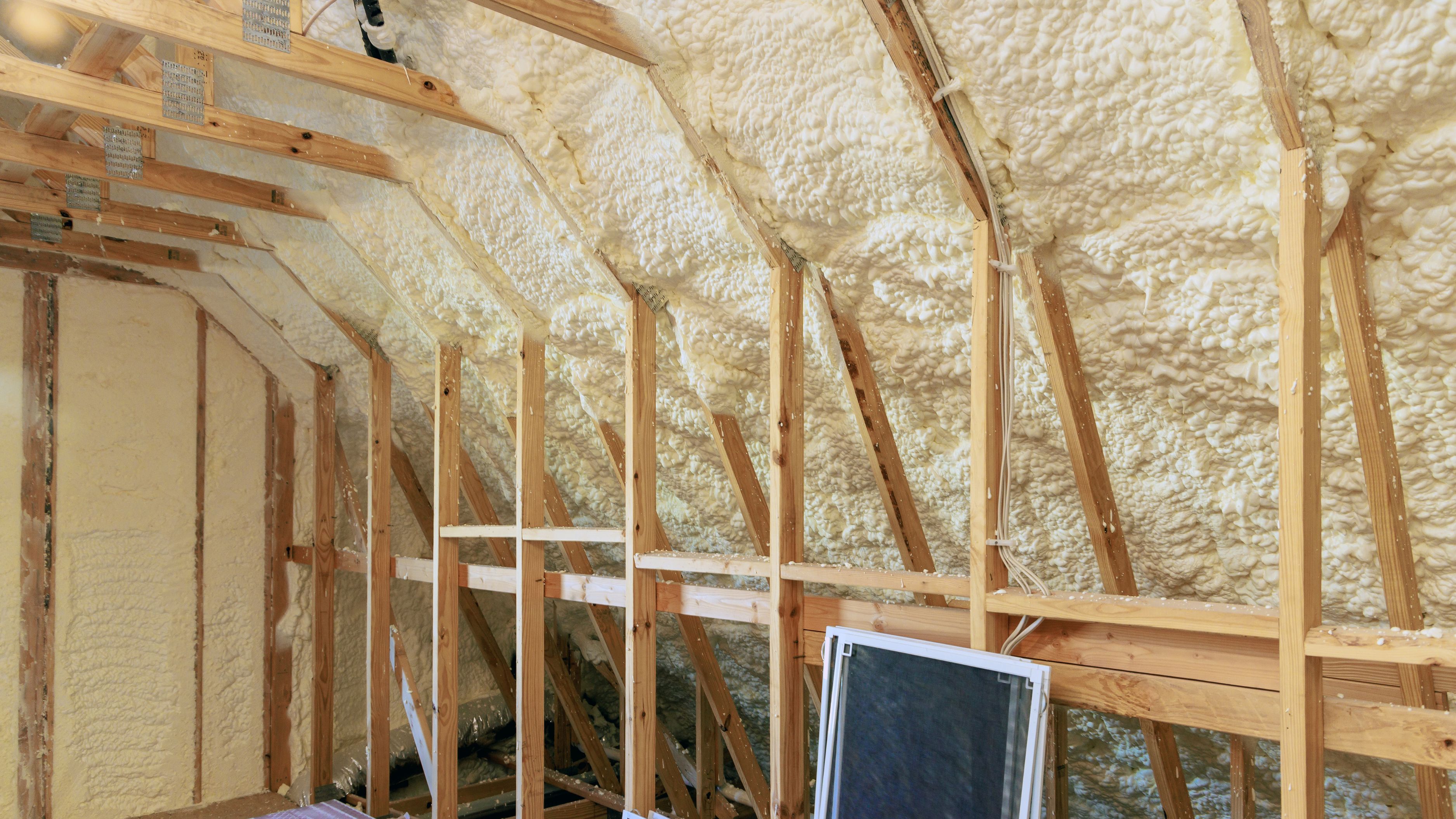 Cellulose VS. Fiberglass Insulation: Which Is the Better Green Choice?