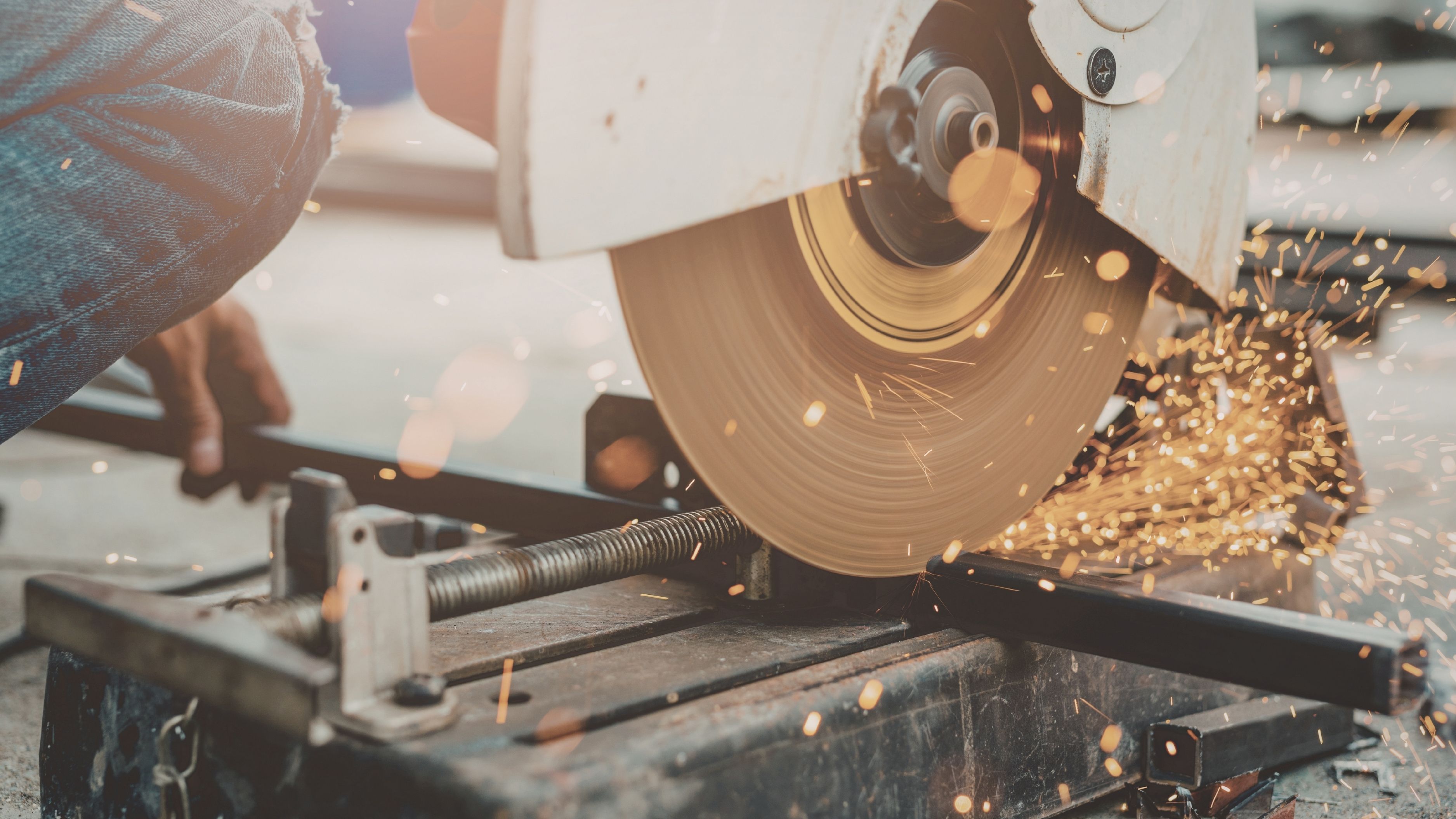 Corded VS. Cordless Circular Saw: Which Is Better for DIY?