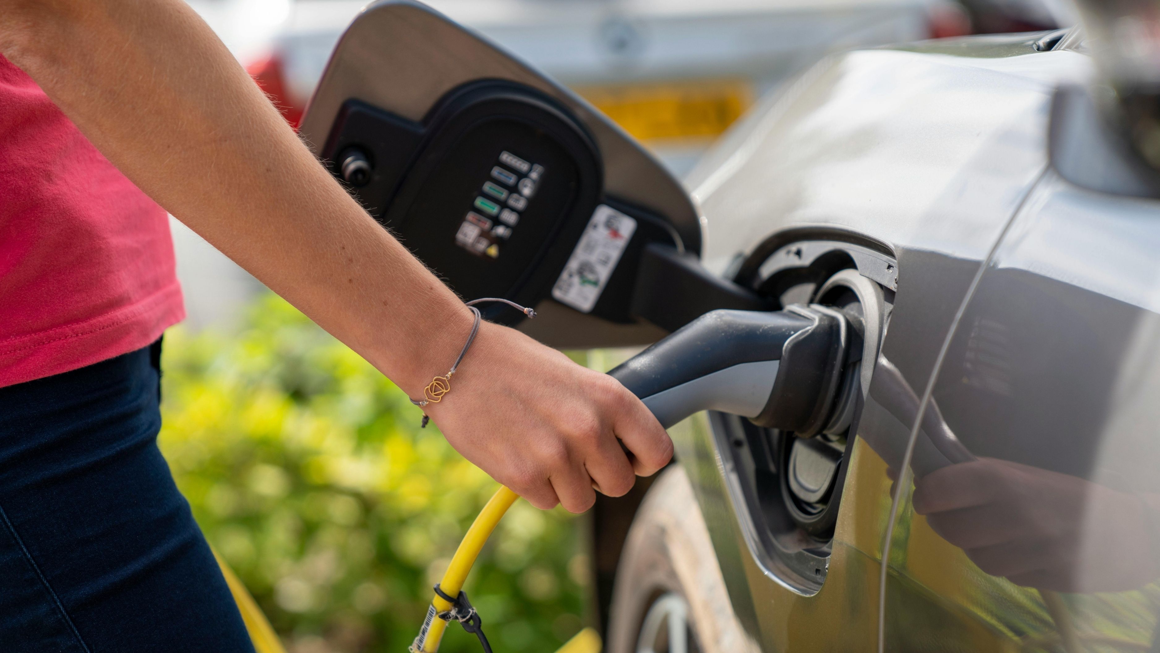 What Is the Difference Between Level 1 and Level 2 Ev Charging at Home?