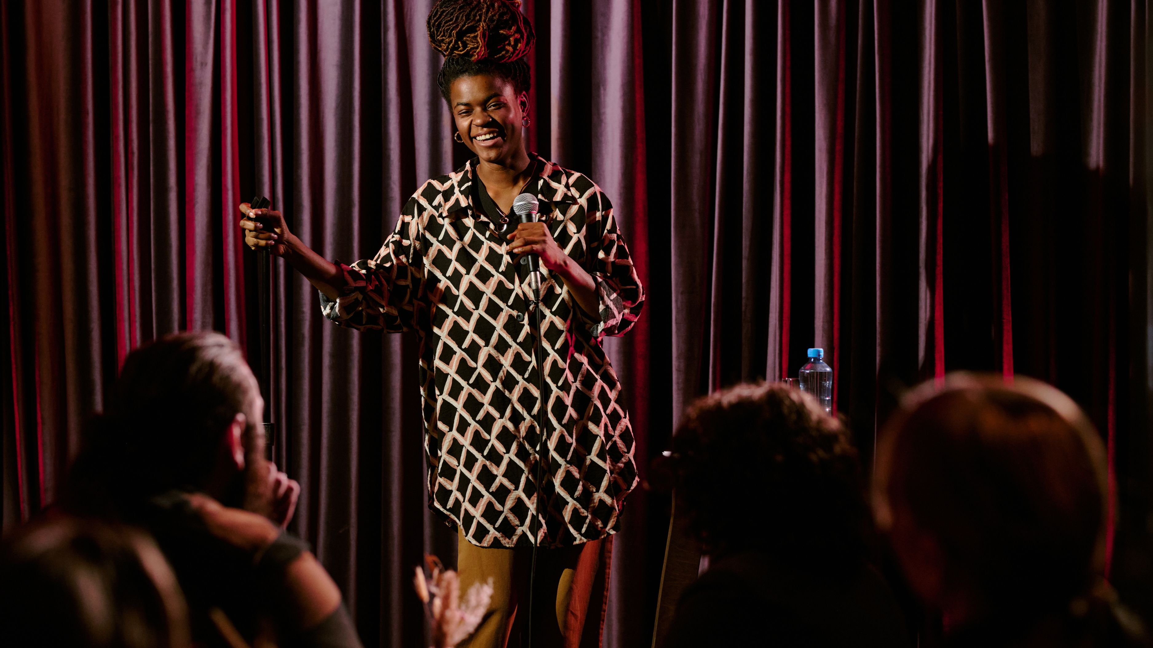 Best Platforms for Watching Live Stand-Up Comedy Without a Cable Package