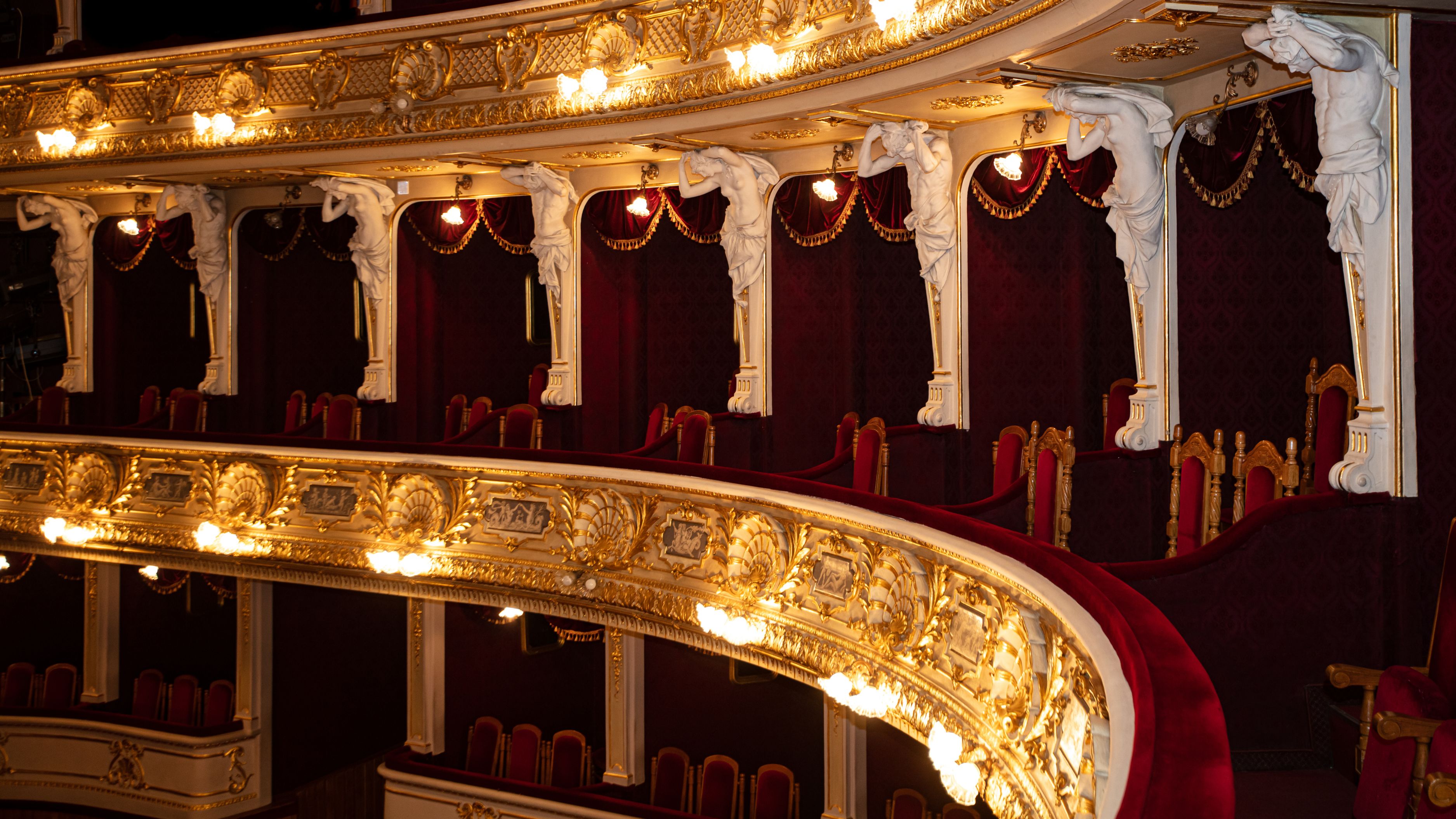 Best Platforms for Watching Live Theater and Opera Online