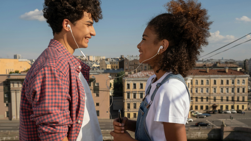 Navigating Teen Relationships: a Parent's Guide