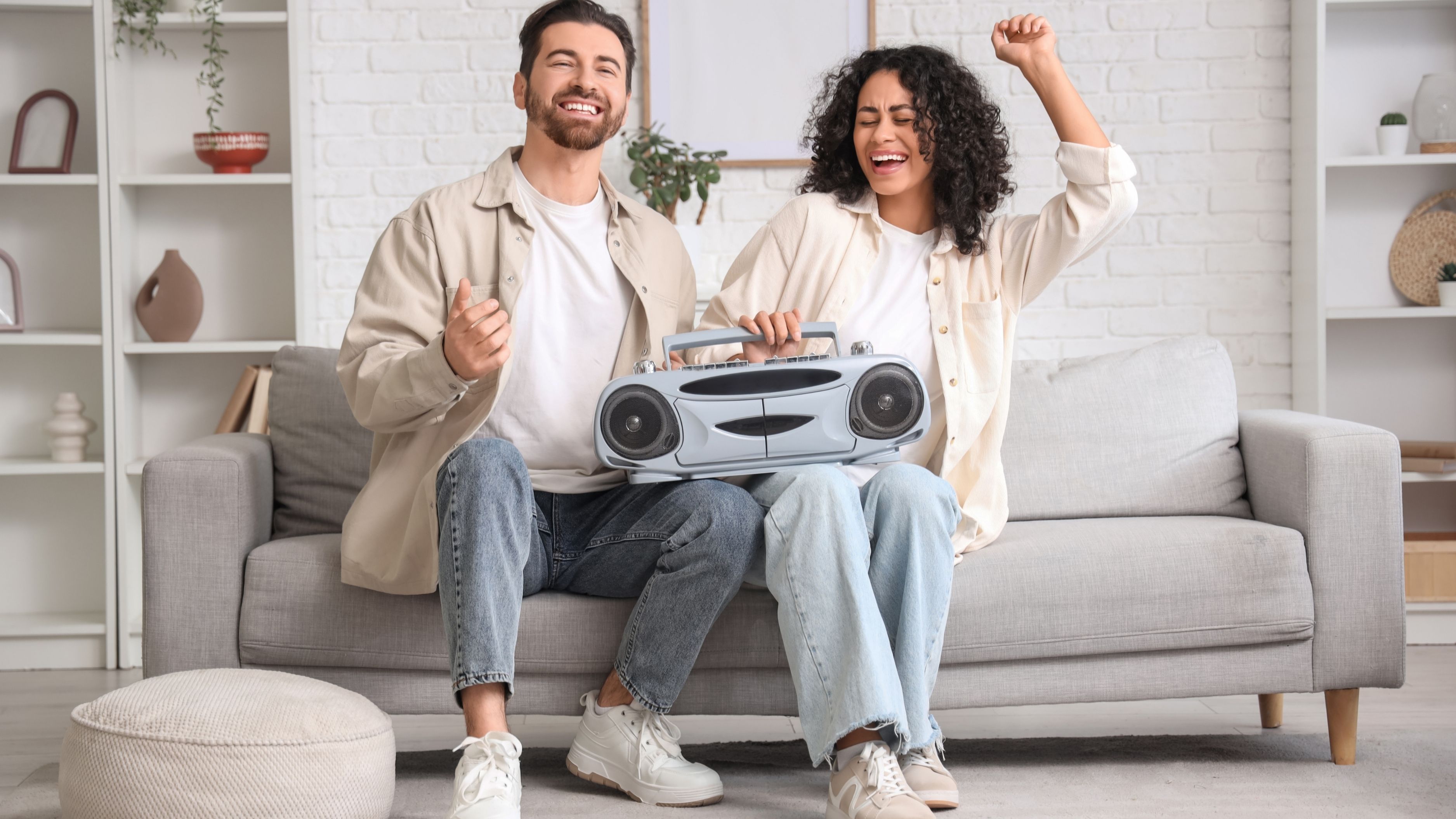 Top 10 Radio Stations Still Worth Listening to in 2026